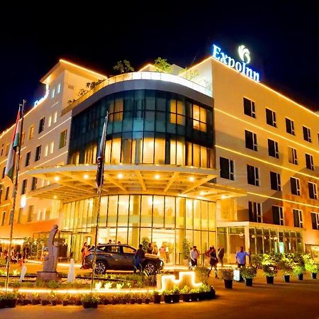Expoinn Suites And Convention Greater Noida Exterior foto