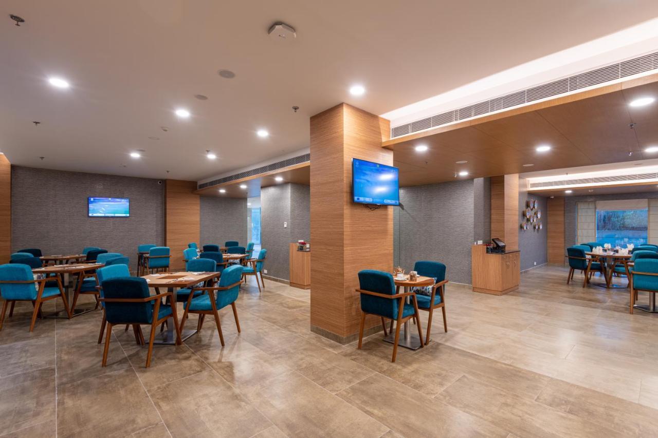 Expoinn Suites And Convention Greater Noida Exterior foto