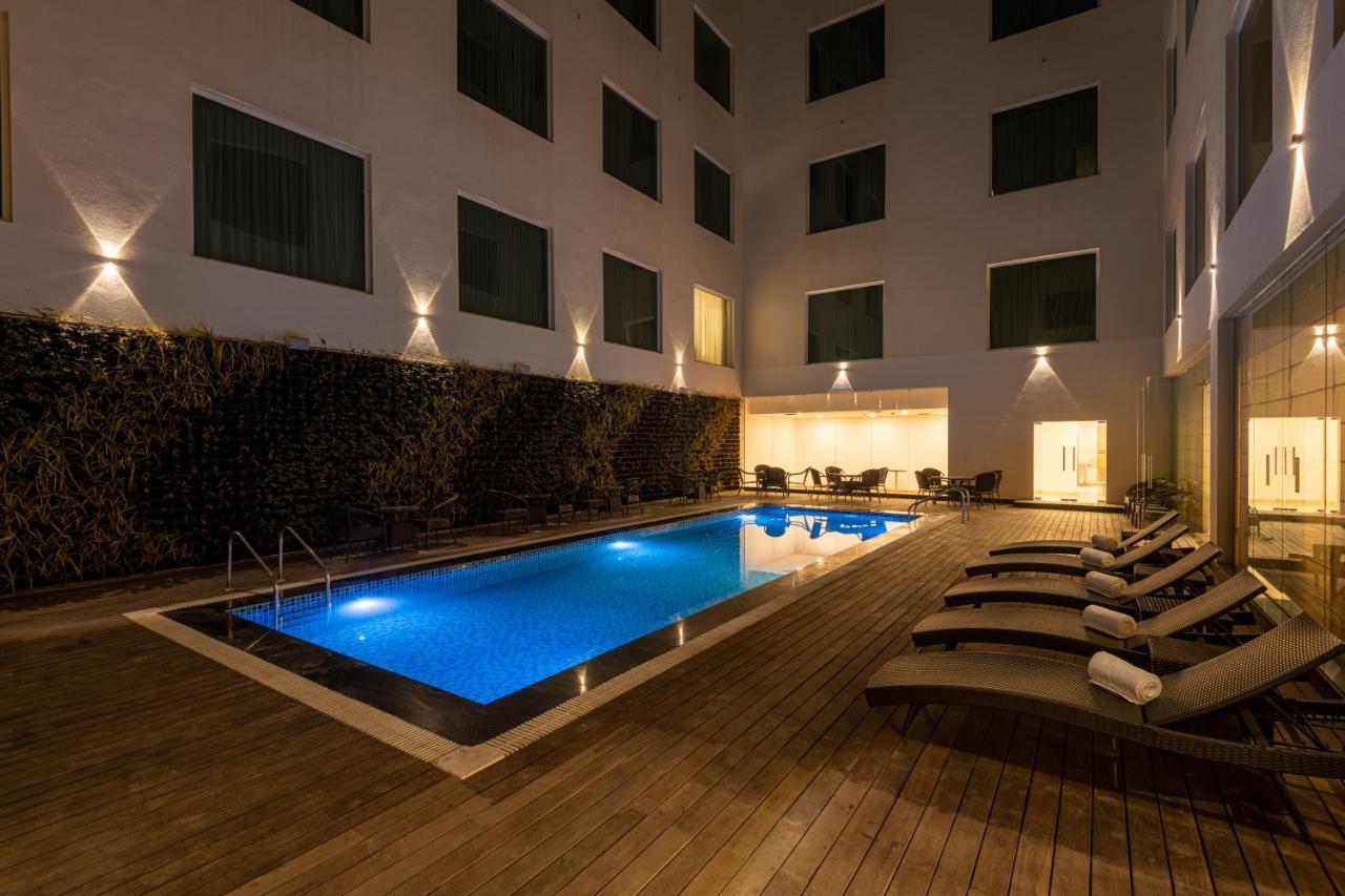Expoinn Suites And Convention Greater Noida Exterior foto