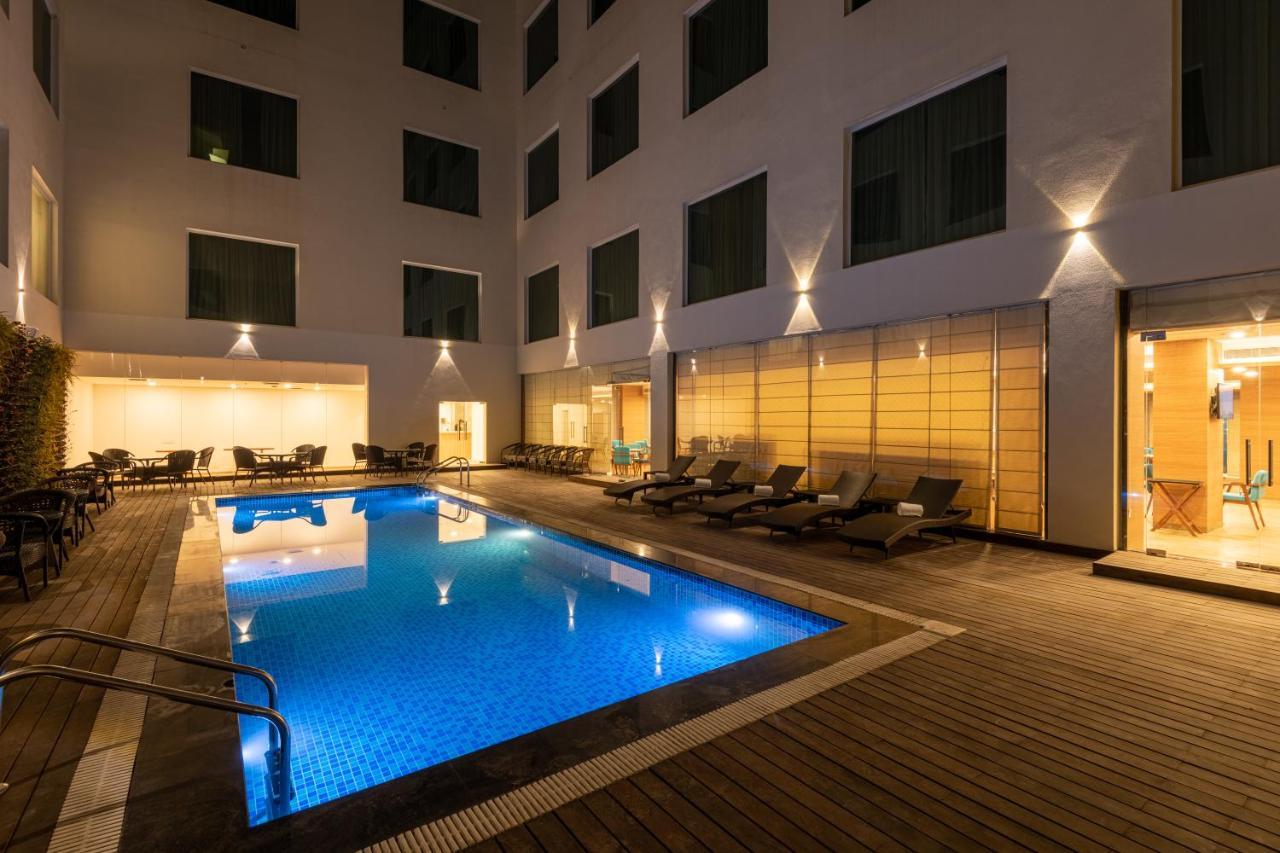 Expoinn Suites And Convention Greater Noida Exterior foto