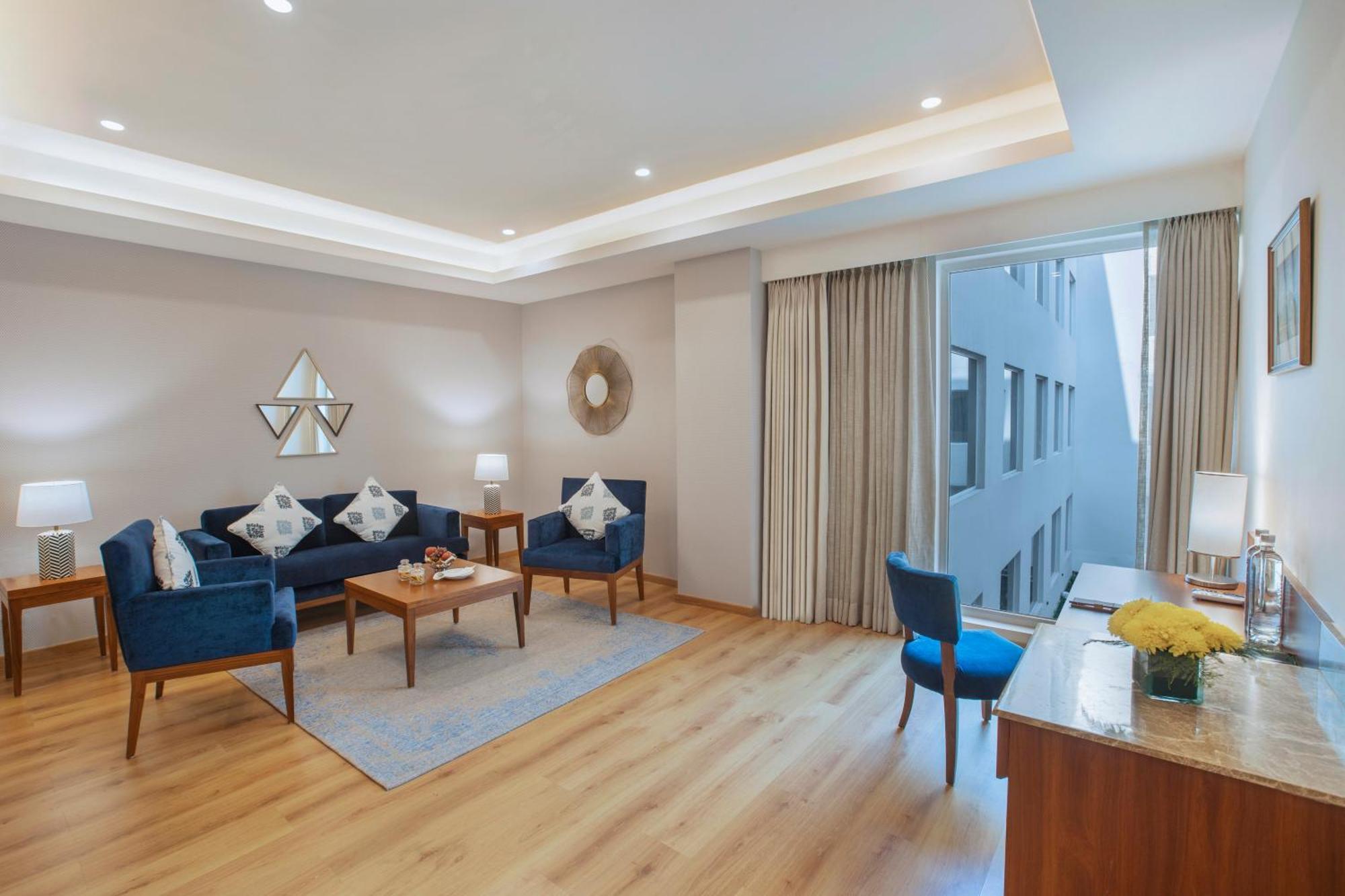 Expoinn Suites And Convention Greater Noida Exterior foto