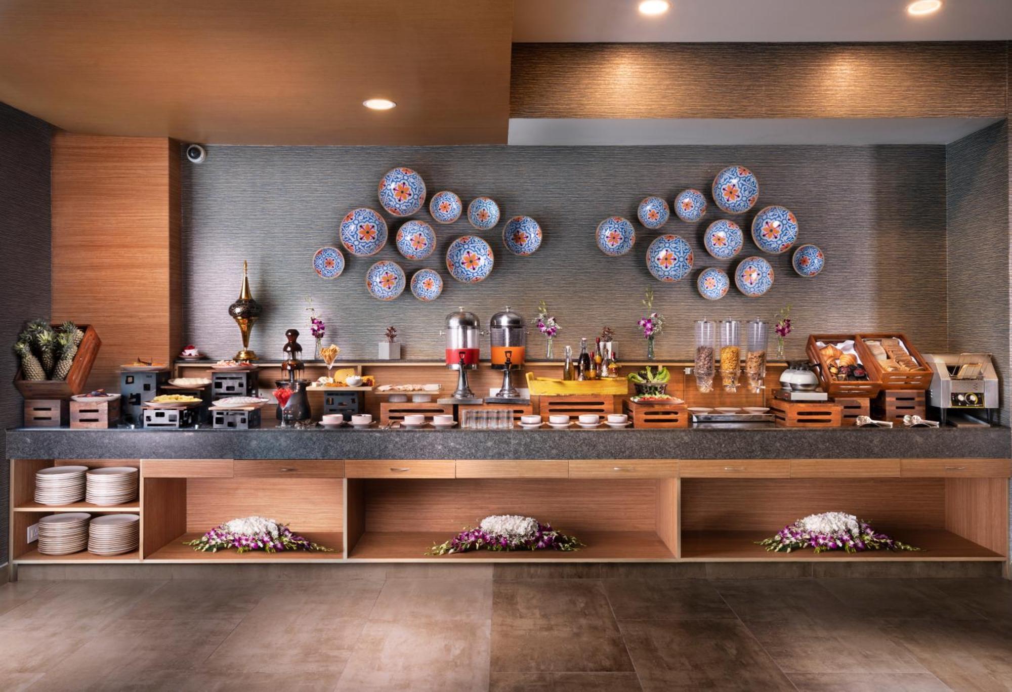 Expoinn Suites And Convention Greater Noida Exterior foto