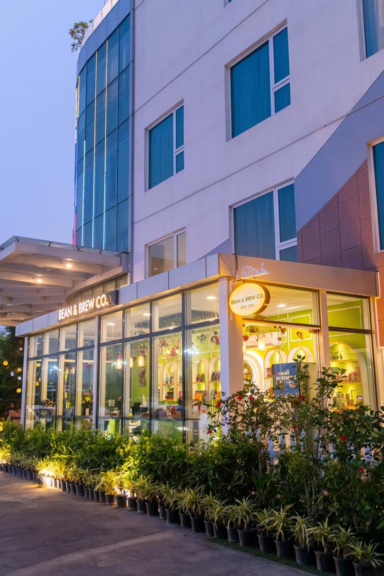 Expoinn Suites And Convention Greater Noida Exterior foto